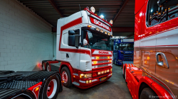 20251019-Tom-Holding-00124